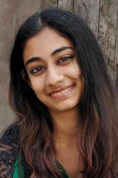 Smruti headshot in front of wood background