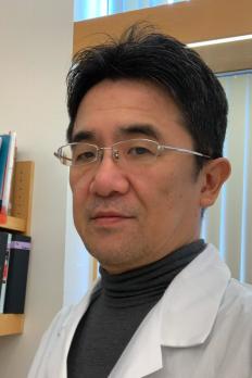 photo of Tadasu in the lab