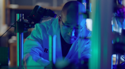 photo of Masashi in the wet lab